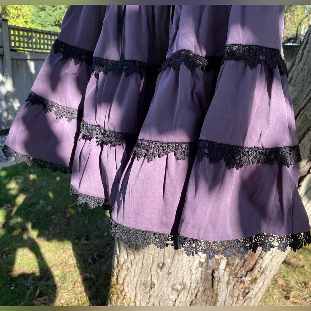 Goth Ruffle Hem Skirt - Picture 5 of 9